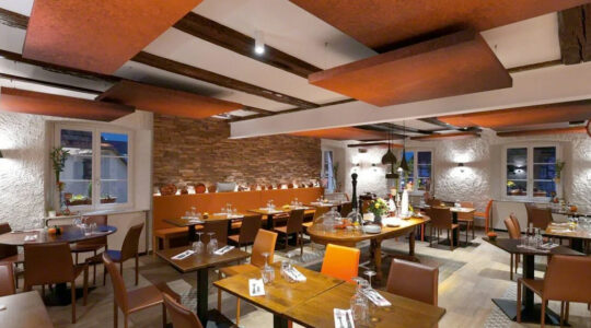 Panneaux acoustiques dans un restaurant en Suisse